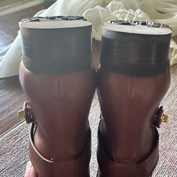 Coach Essex Semi Matte Calf Dark Saddle EUC with Box Size 6.5M - Picture 9 of 16